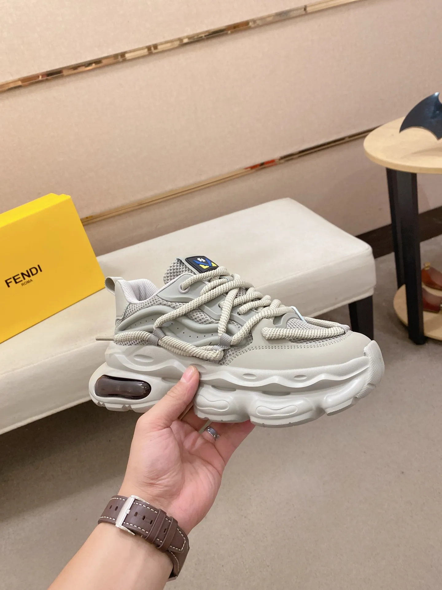 Men's shoes 💰 480💰 (fendi) New style 👊🏻 upper 🇮🇹 imported cowhide fabric 🇩🇪 lining imported sheepskin lining. The original outsole is molded to highlight the identity of every man, and the upper foot is elegant and stable🚶🏻🚶🏻The high-end custom counters reproduce the original version📯No matter the wind or rain, the shoe last remains unchanged and can withstand the verification of time🔍️,🔵 Size: 38-44